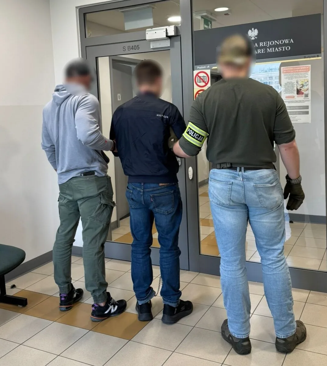 Zatrzymano sprawców kradzieży pod sklepem w Poznaniu