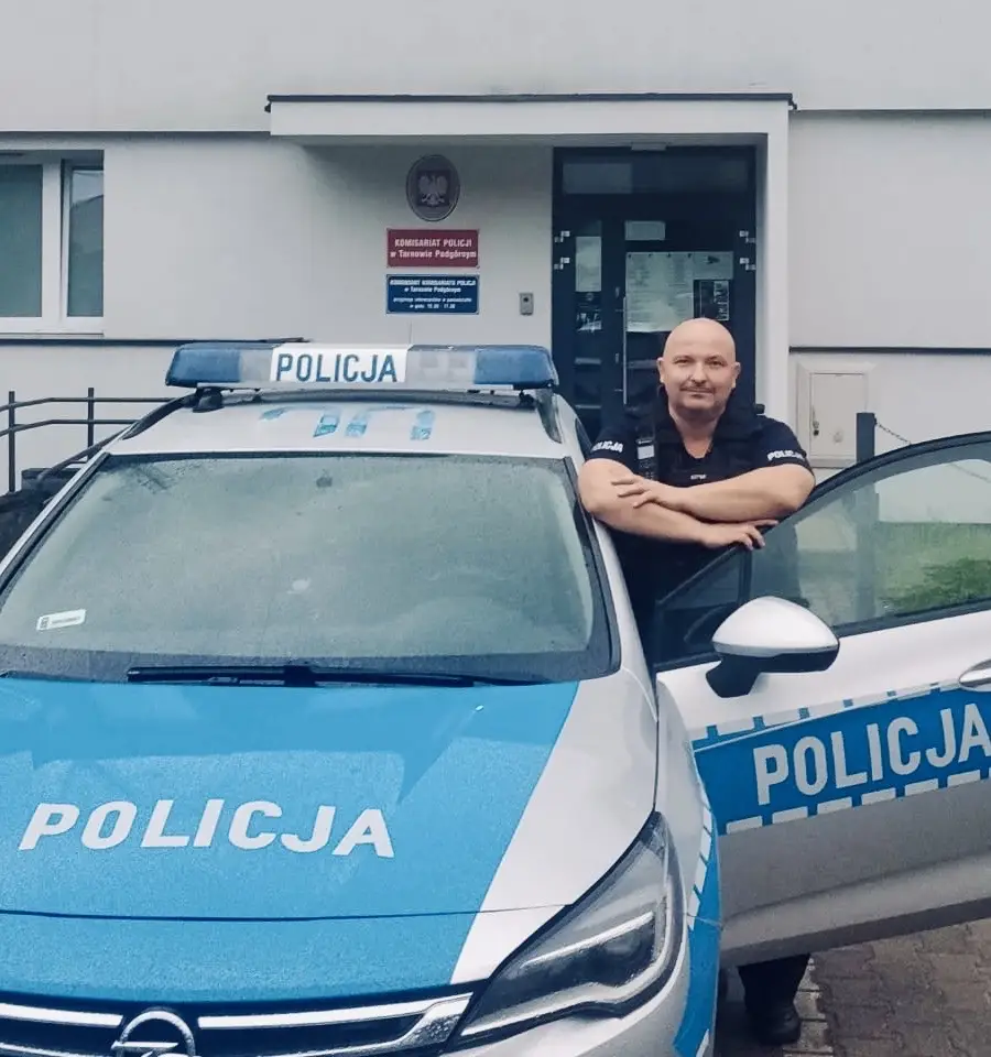 Policjant w czasie wolnym udzielił pomocy i uratował 75-latka