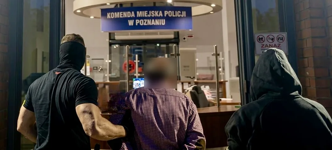 Zatrzymanie fałszywego 'kuriera policyjnego'. Policja odzyskała 57 tysięcy złotych i zapobiegła dalszym oszustwom