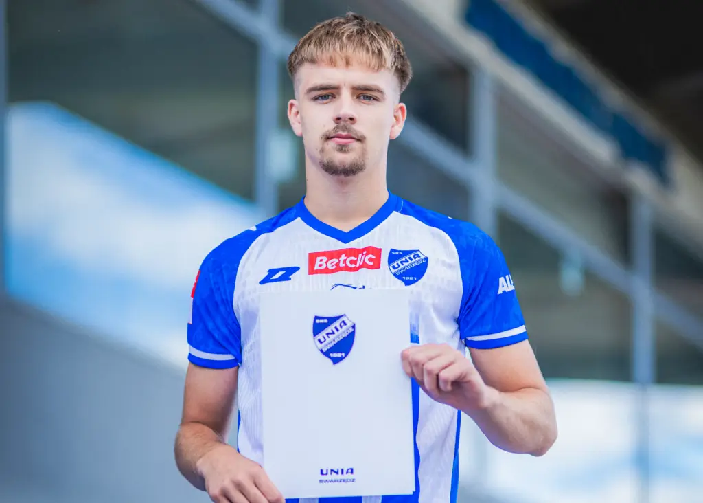 Maksymilian Deppe podpisał pierwszy profesjonalny kontrakt z Unią Swarzędz